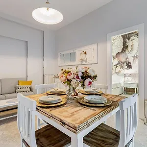 https://trevi-fountain-shabby-romedreamhome.it-romehotels.com
