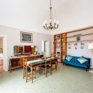 https://amalpha-domus-apartment.hotels-amalfi.com